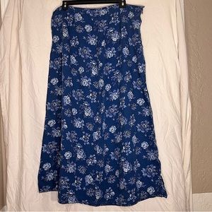 Liz Clairbone Floral Skirt Midi to Maxi. Blue Floral Pattern. Denim Imitation